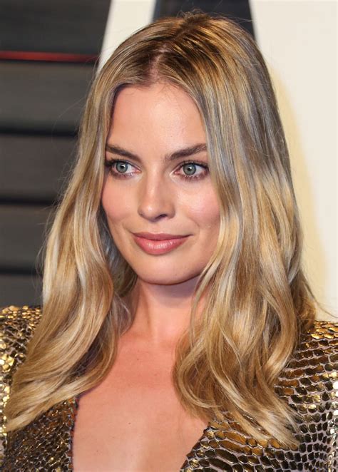 hot photos of margot robbie